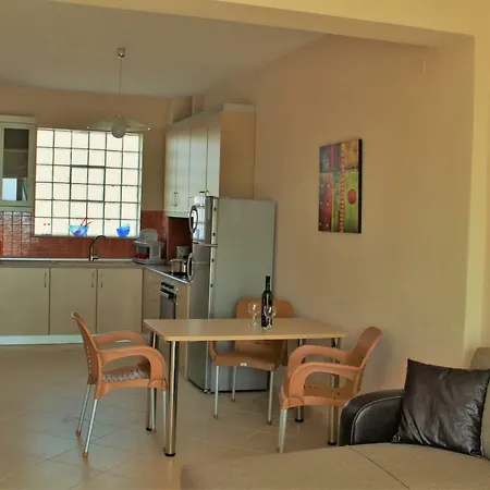 Theodora باراليا ديونيسيو